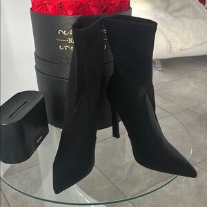 👏🏽sold👏🏽 Elegant Black Women's Boots